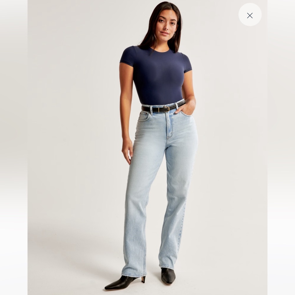 NWOT Curve Love Ultra High Rise 90s Straight Jean Light Wash 33